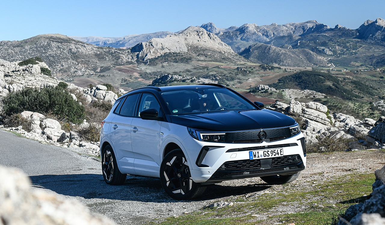 Opel Grandland GSe 2023 Prezzo E Prova Del SUV Ibrido