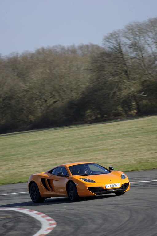 McLaren MP4-12C sulla pista di Top Gear