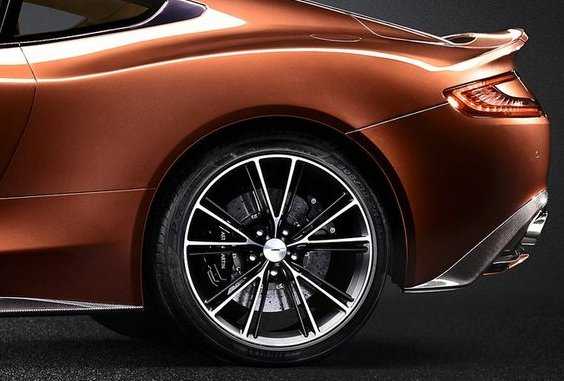 Aston Martin Vanquish: le immagini ufficiali