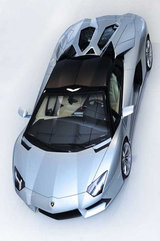 Lamborghini Aventador Roadster: foto ufficiali