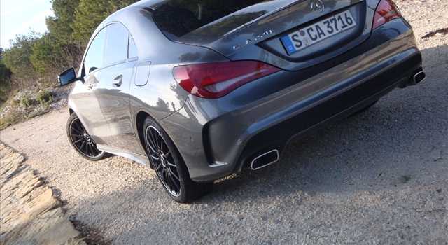 Mercedes CLA prova a Saint-Tropez