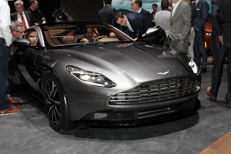 Aston Martin DB11 al Salone di Ginevra 2016