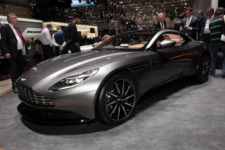 Aston Martin DB11 al Salone di Ginevra 2016