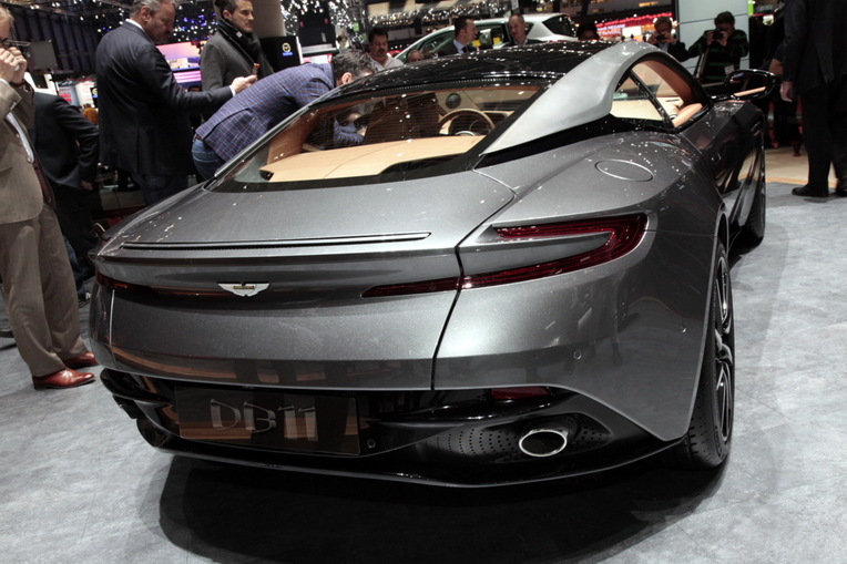 Aston Martin DB11 al Salone di Ginevra 2016