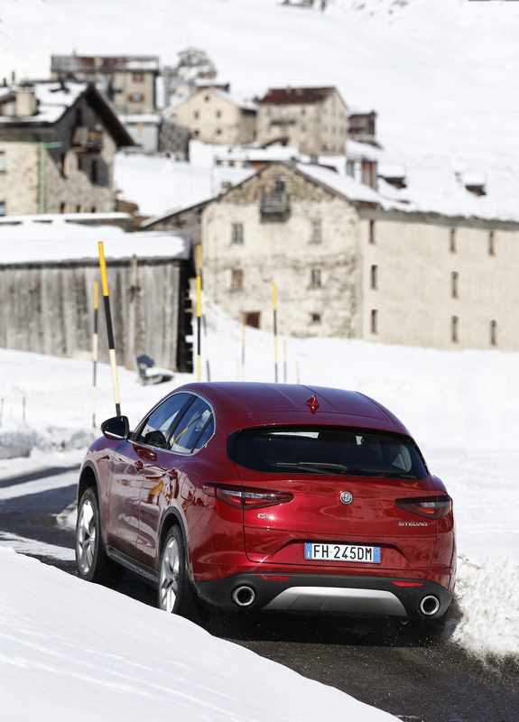 Alfa Romeo Stelvio: immagini inedite