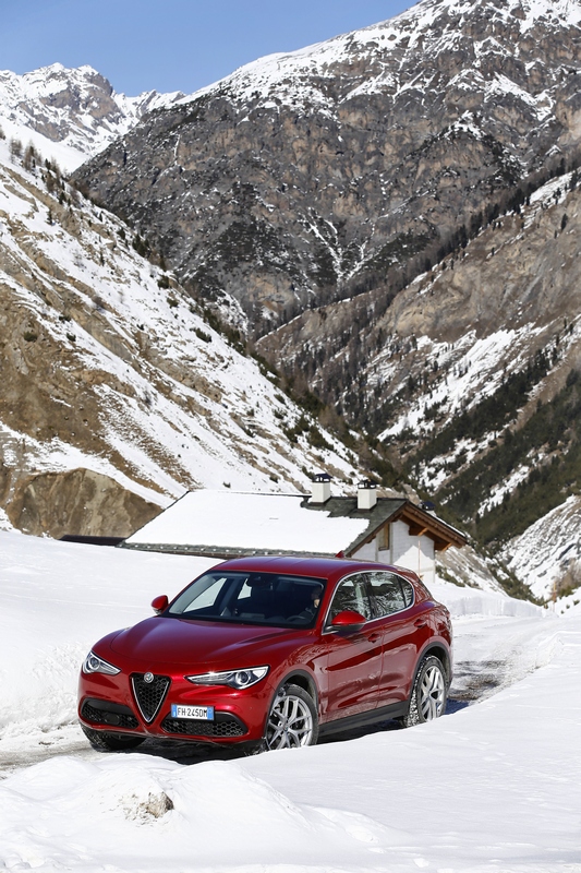 Alfa Romeo Stelvio: immagini inedite