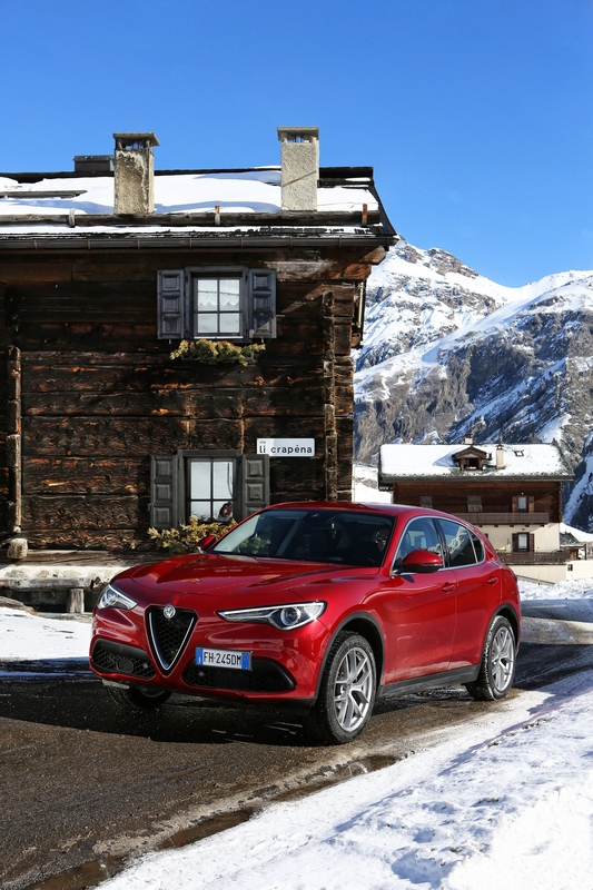 Alfa Romeo Stelvio: immagini inedite