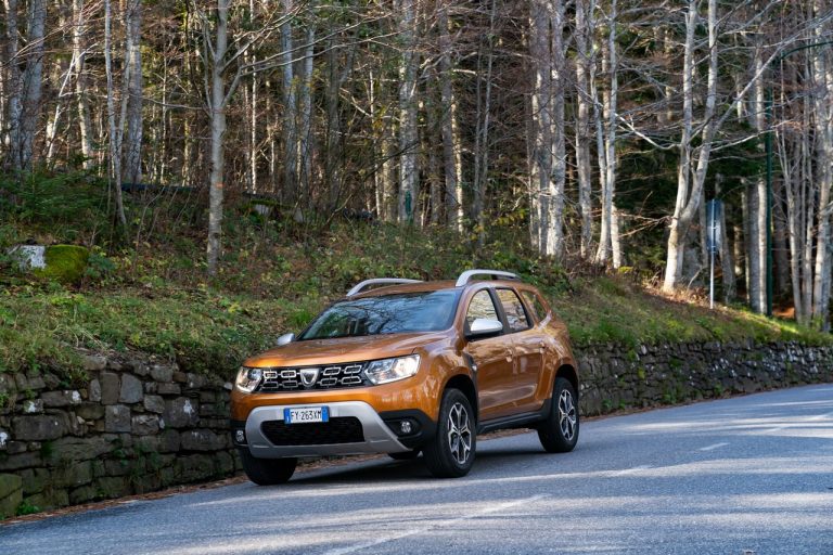 Dacia Duster TCe 100 2019: immagini ufficiali