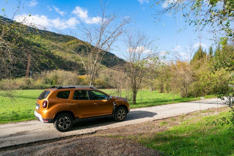 Dacia Duster TCe 100 2019: immagini ufficiali