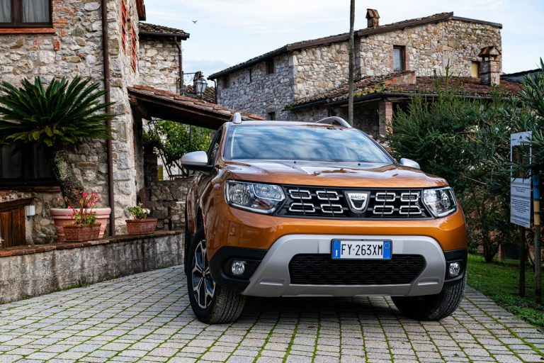 Dacia Duster TCe 100 2019: immagini ufficiali