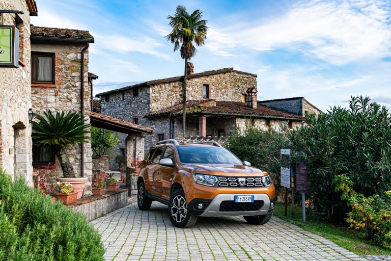 Dacia Duster TCe 100 2019: immagini ufficiali