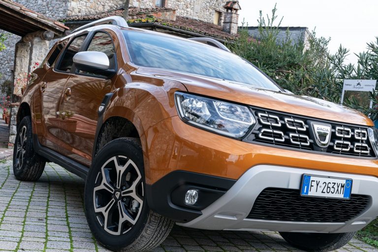 Dacia Duster TCe 100 2019: immagini ufficiali