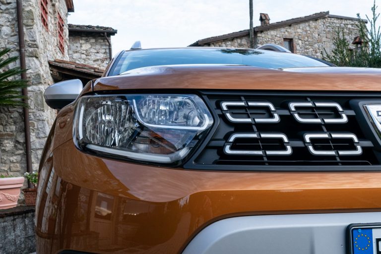 Dacia Duster TCe 100 2019: immagini ufficiali