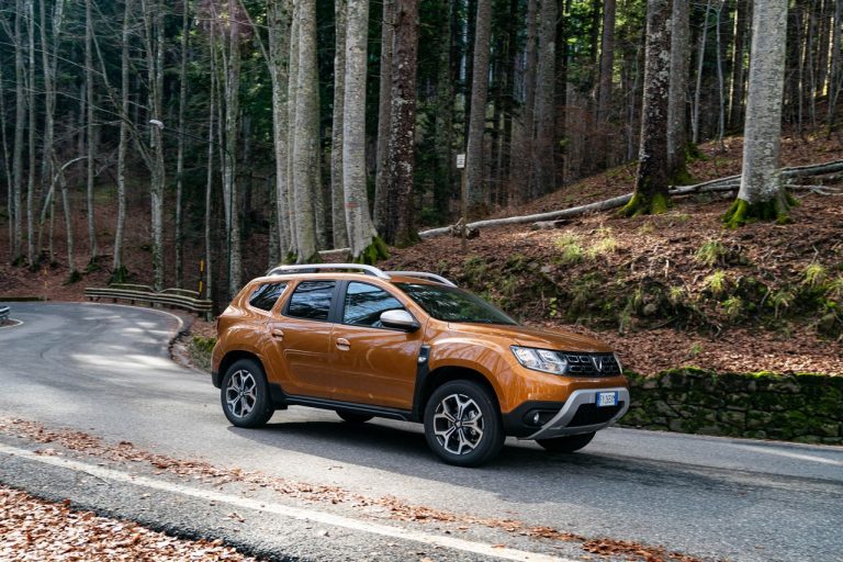 Dacia Duster TCe 100 2019: immagini ufficiali