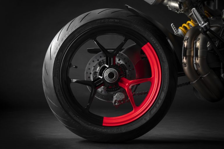 Ducati Hypermotard 950 RVE: immagini ufficiali