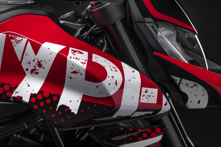 Ducati Hypermotard 950 RVE: immagini ufficiali