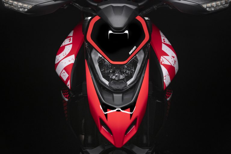 Ducati Hypermotard 950 RVE: immagini ufficiali