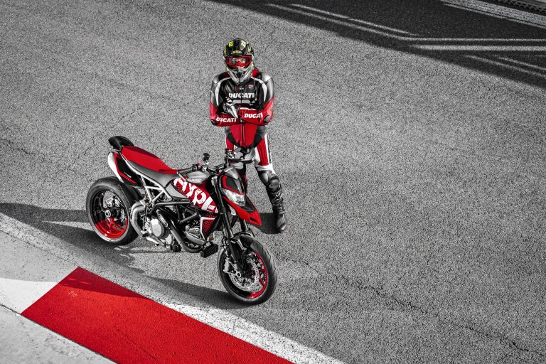 Ducati Hypermotard 950 RVE: immagini ufficiali