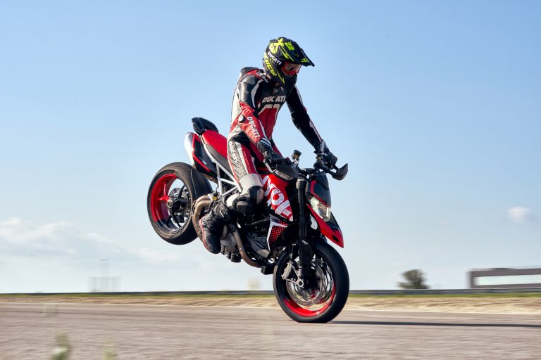 Ducati Hypermotard 950 RVE: immagini ufficiali