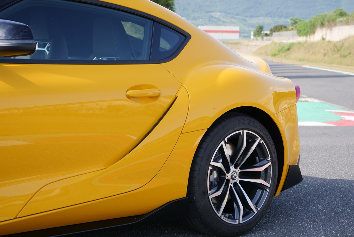 Toyota Supra 2.0 Turbo SZ-R: prova su strada e in pista