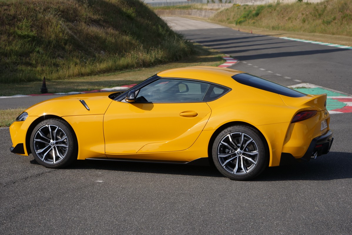 Toyota Supra 2.0 Turbo SZ-R: prova su strada e in pista