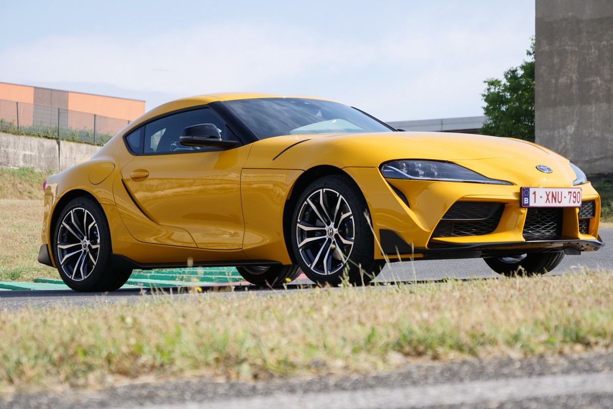 Toyota Supra 2.0 Turbo SZ-R: prova su strada e in pista