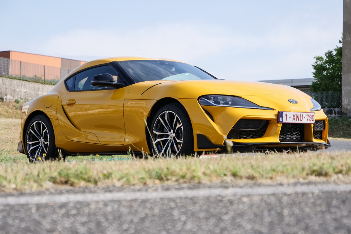 Toyota Supra 2.0 Turbo SZ-R: prova su strada e in pista