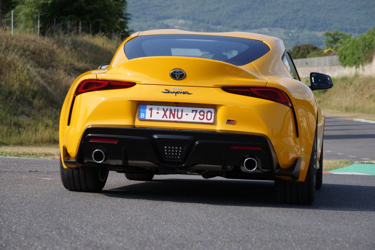 Toyota Supra 2.0 Turbo SZ-R: prova su strada e in pista