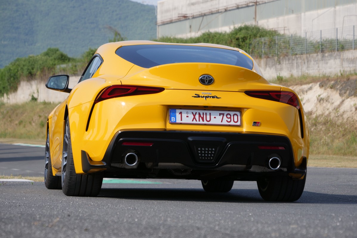 Toyota Supra 2.0 Turbo SZ-R: prova su strada e in pista