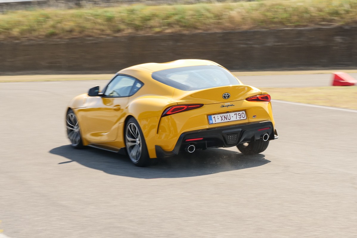 Toyota Supra 2.0 Turbo SZ-R: prova su strada e in pista