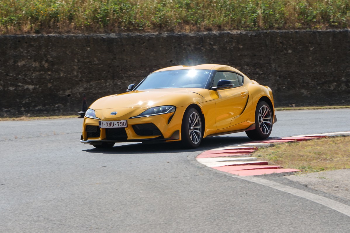 Toyota Supra 2.0 Turbo SZ-R: prova su strada e in pista