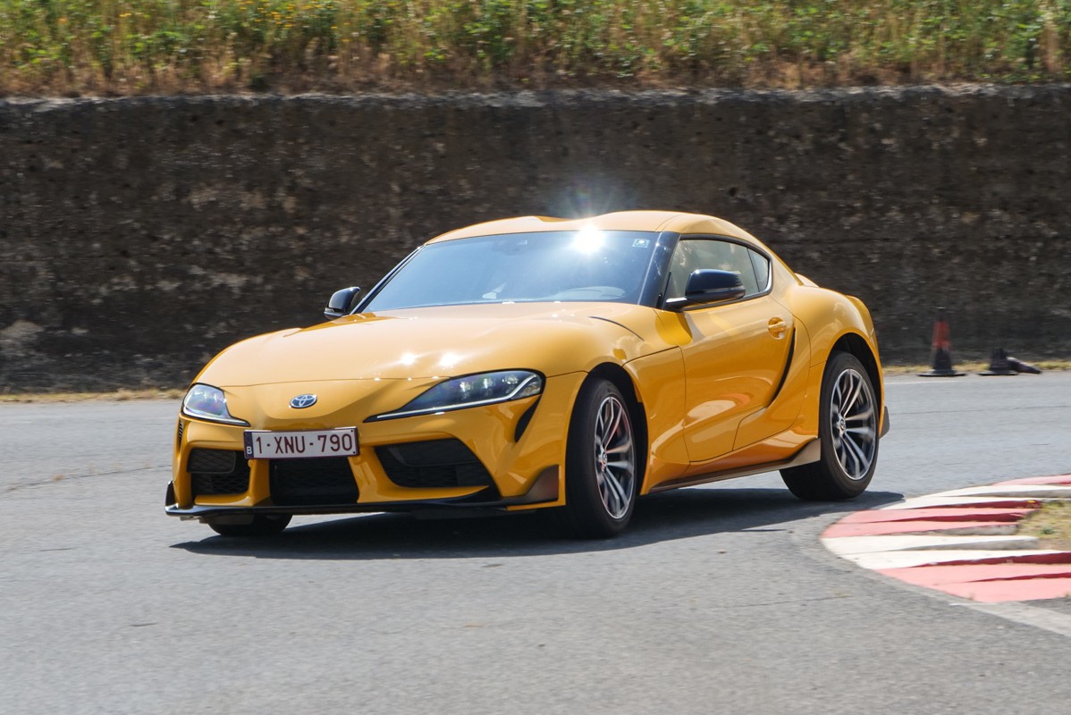 Toyota Supra 2.0 Turbo SZ-R: prova su strada e in pista