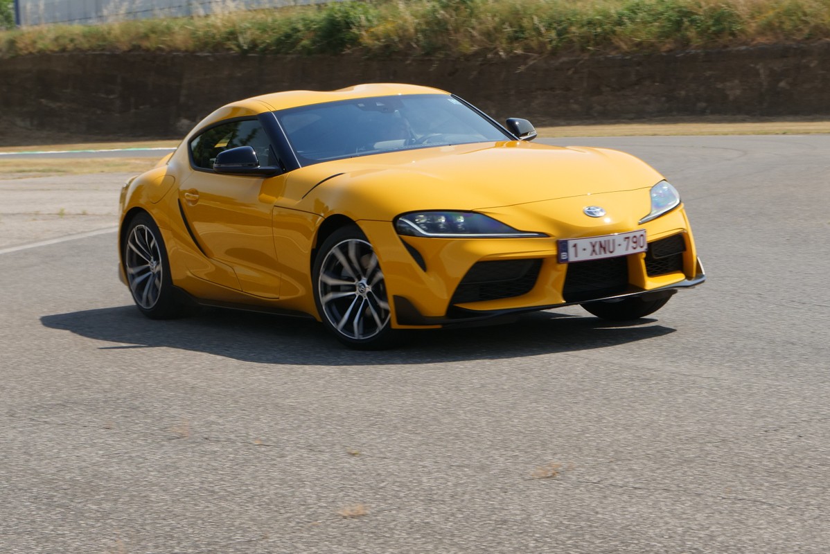 Toyota Supra 2.0 Turbo SZ-R: prova su strada e in pista