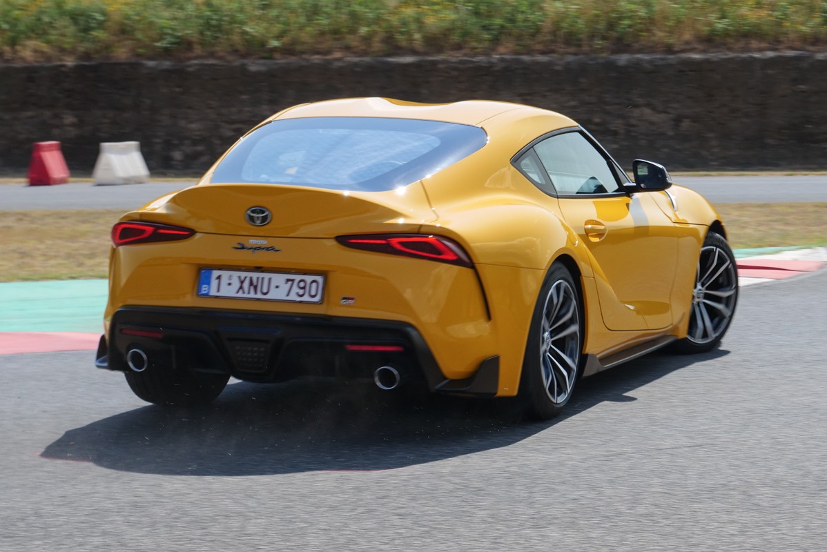 Toyota Supra 2.0 Turbo SZ-R: prova su strada e in pista