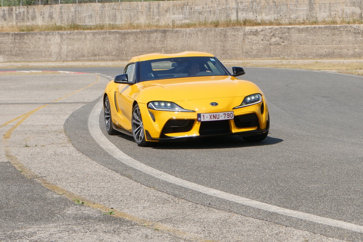 Toyota Supra 2.0 Turbo SZ-R: prova su strada e in pista