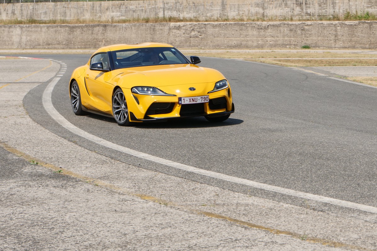 Toyota Supra 2.0 Turbo SZ-R: prova su strada e in pista