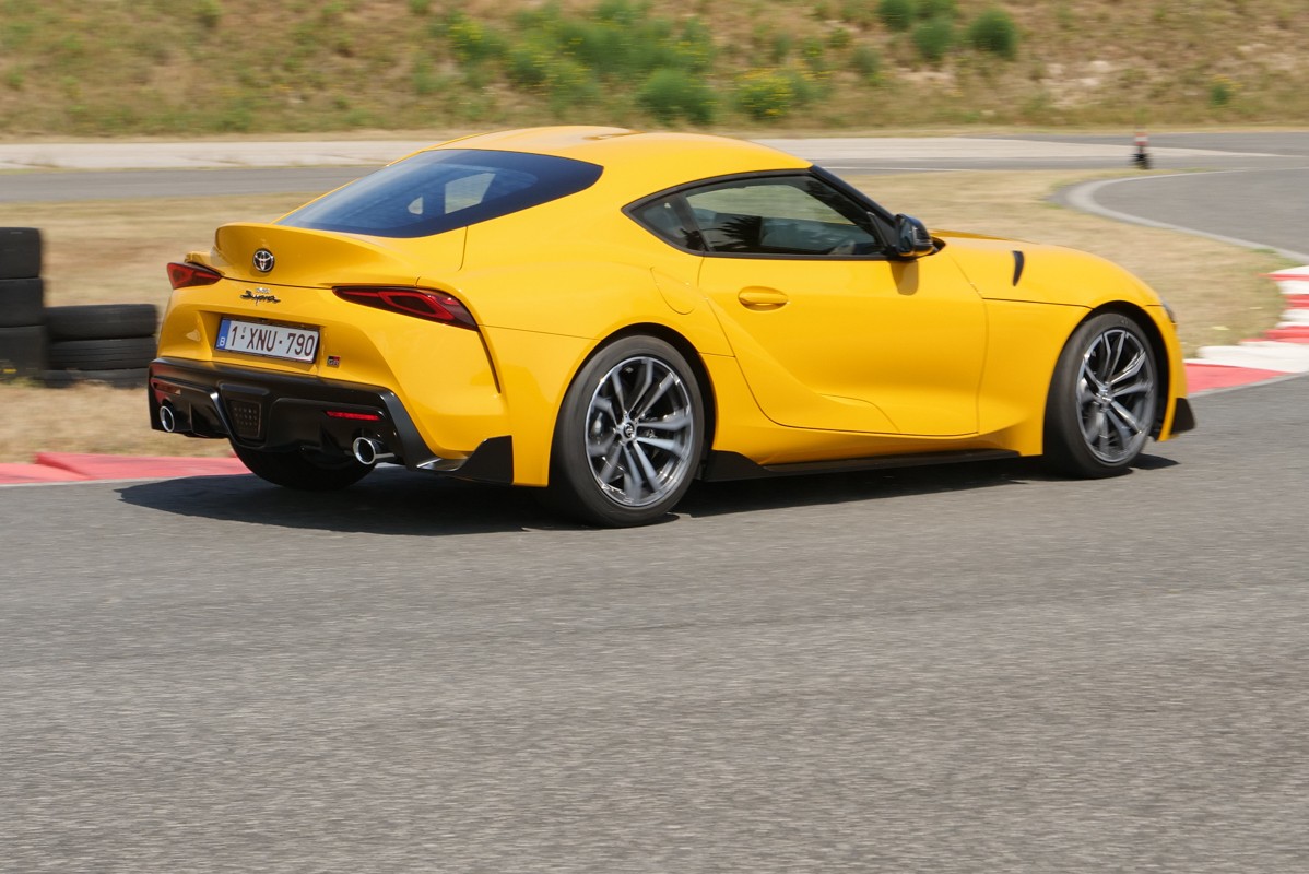 Toyota Supra 2.0 Turbo SZ-R: prova su strada e in pista