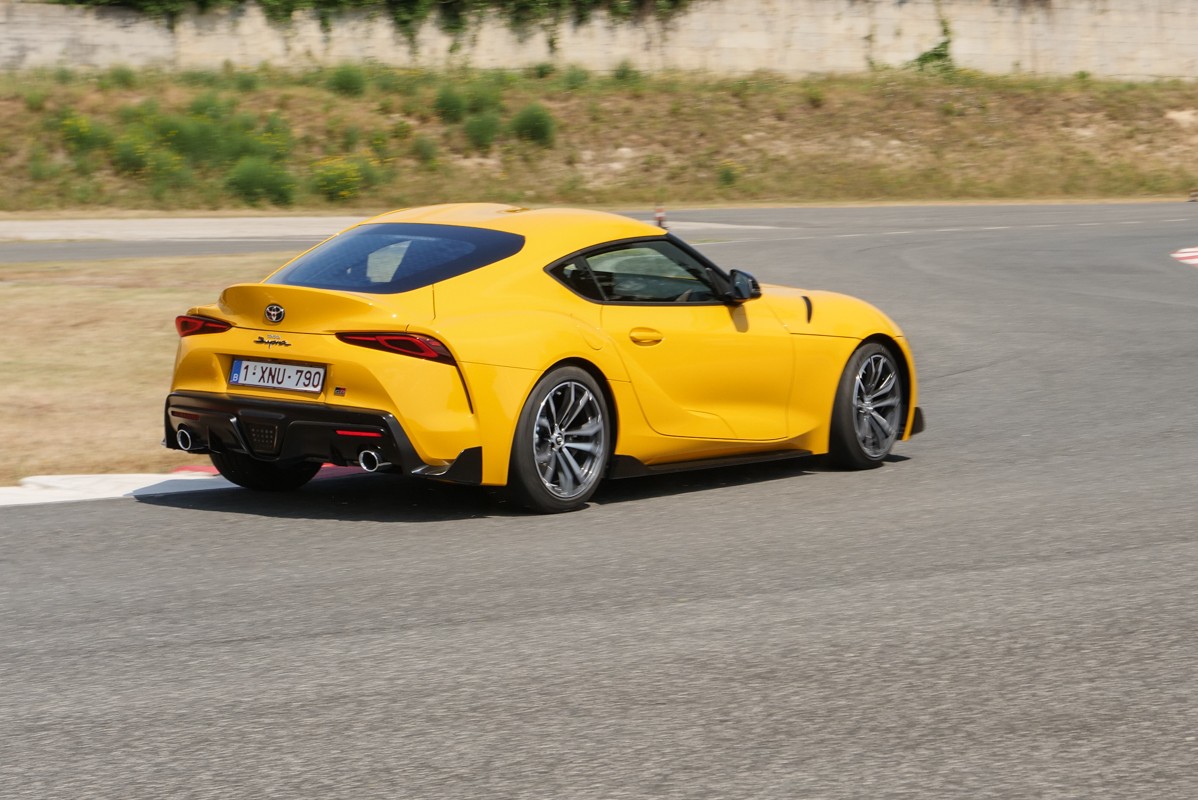 Toyota Supra 2.0 Turbo SZ-R: prova su strada e in pista