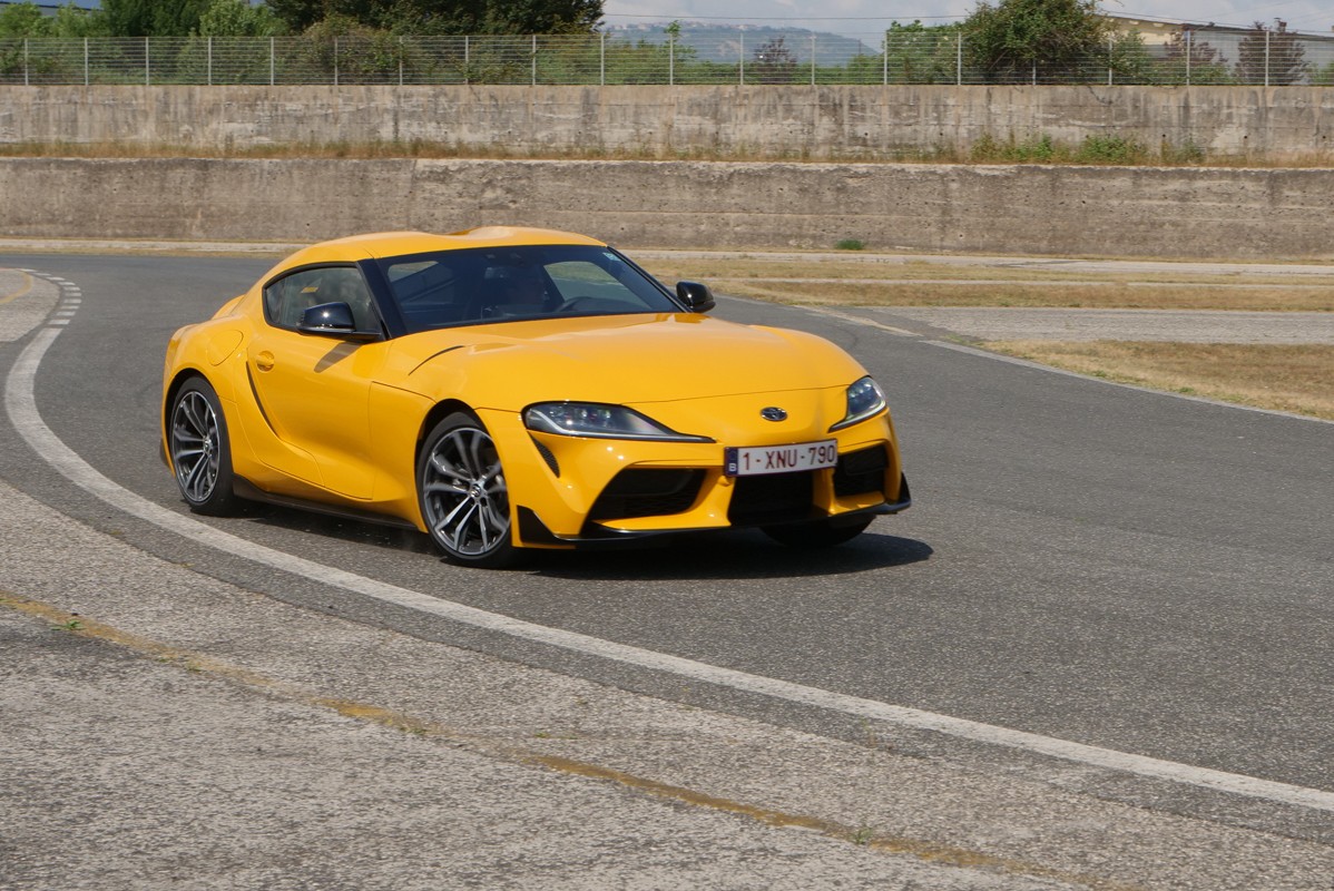 Toyota Supra 2.0 Turbo SZ-R: prova su strada e in pista