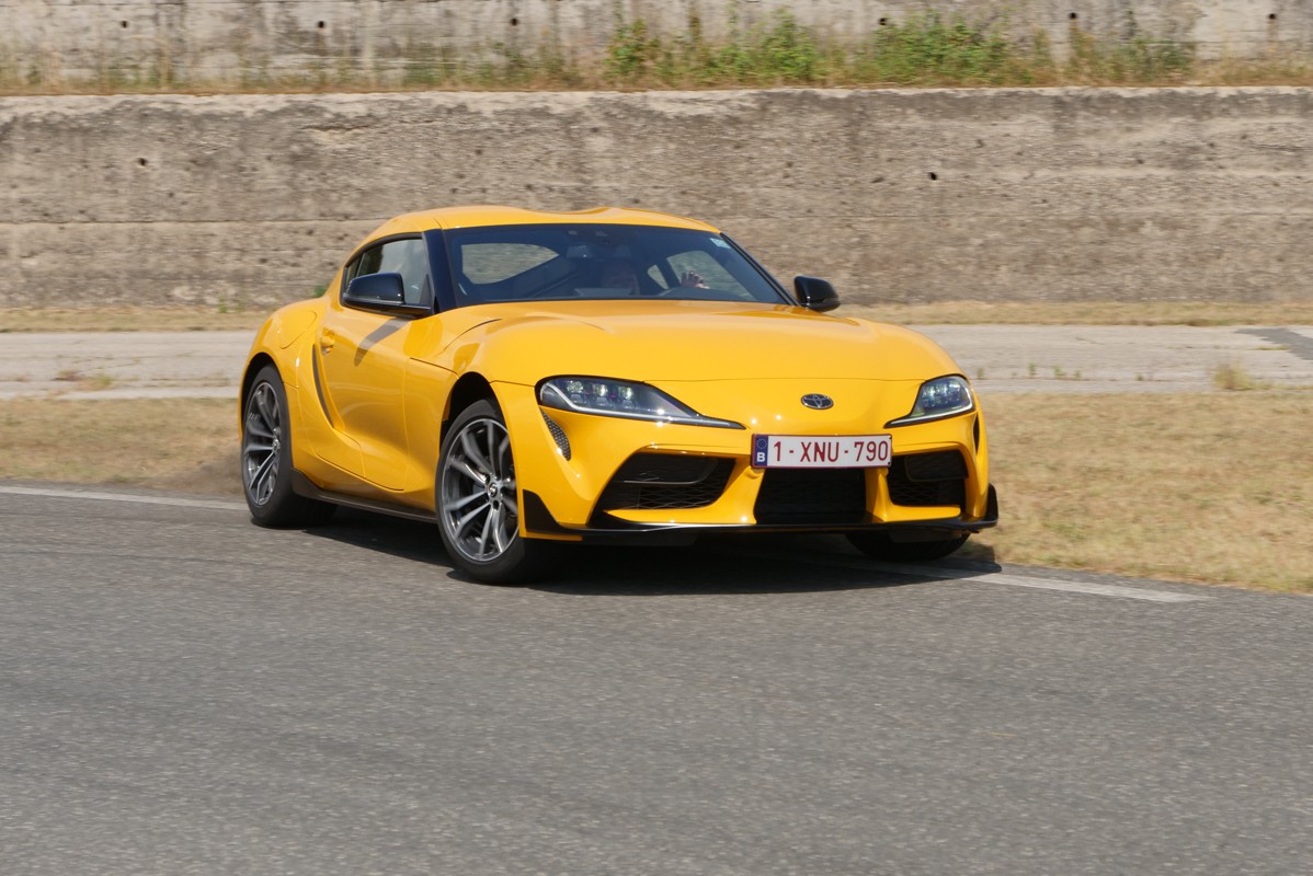 Toyota Supra 2.0 Turbo SZ-R: prova su strada e in pista