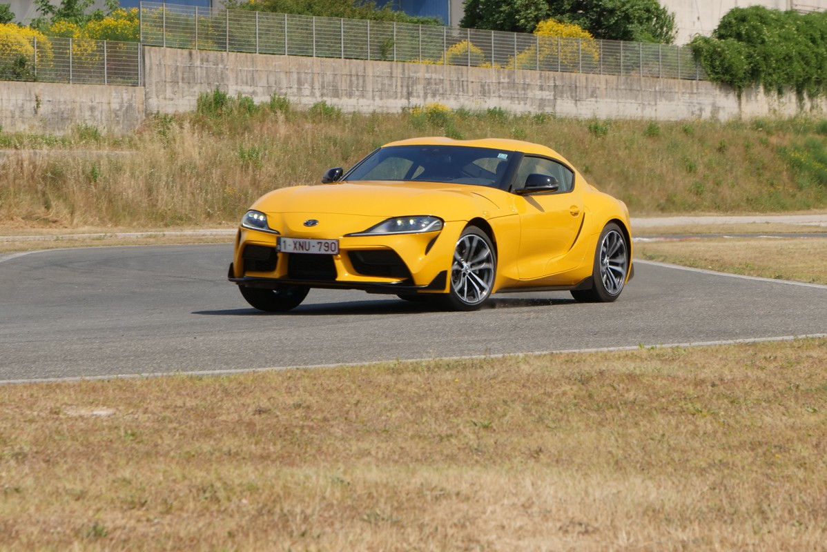 Toyota Supra 2.0 Turbo SZ-R: prova su strada e in pista