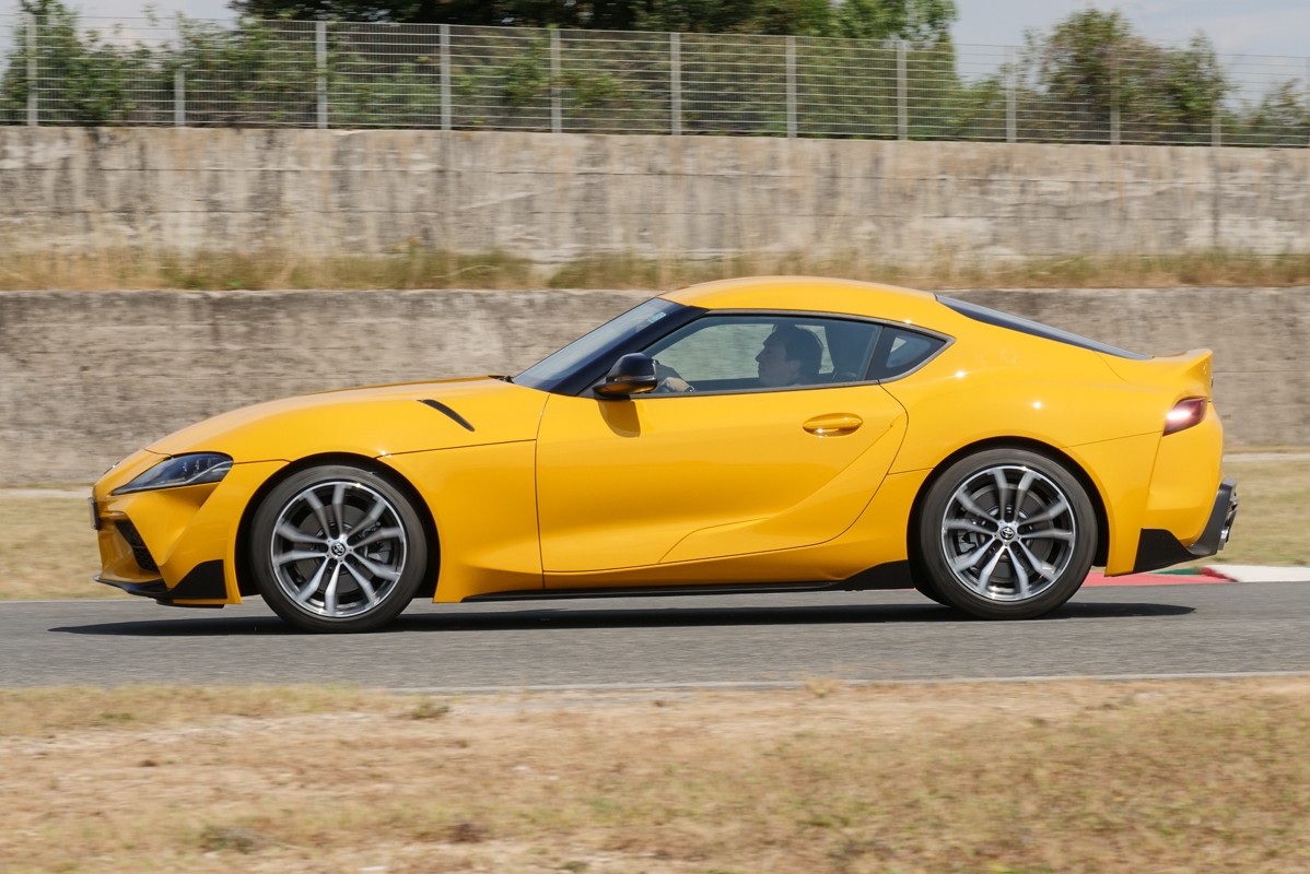 Toyota Supra 2.0 Turbo SZ-R: prova su strada e in pista