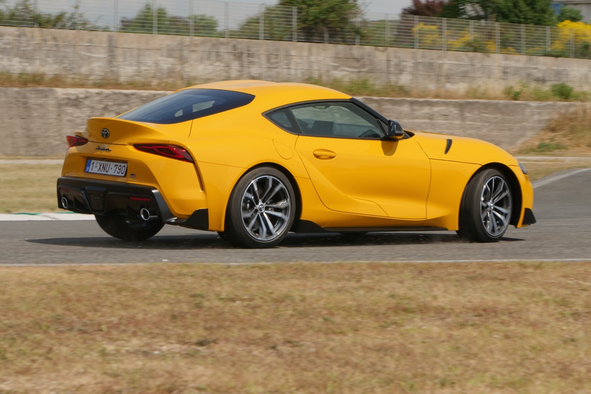 Toyota Supra 2.0 Turbo SZ-R: prova su strada e in pista