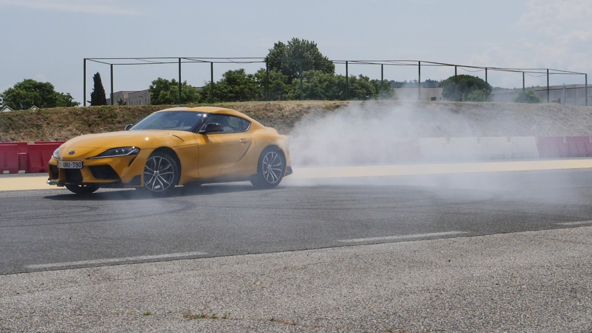 Toyota Supra 2.0 Turbo SZ-R: prova su strada e in pista