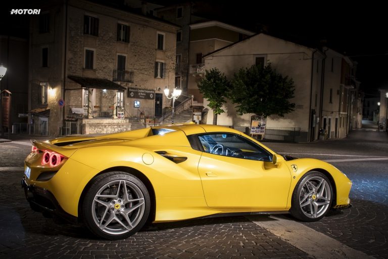 Ferrari F8 Spider: la prova su strada