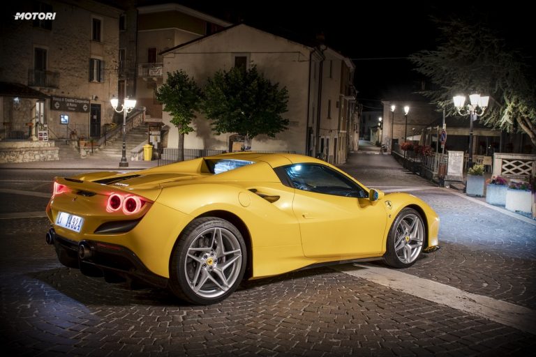 Ferrari F8 Spider: la prova su strada