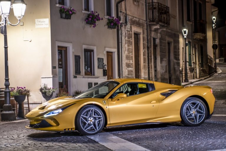 Ferrari F8 Spider: la prova su strada