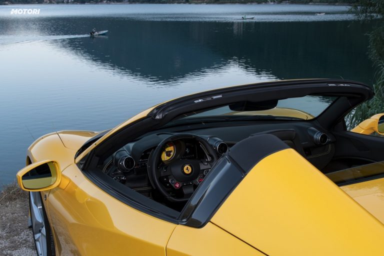 Ferrari F8 Spider: la prova su strada