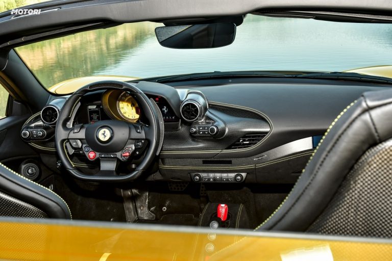 Ferrari F8 Spider: la prova su strada