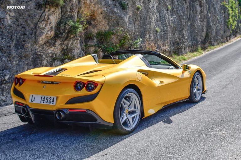 Ferrari F8 Spider: la prova su strada